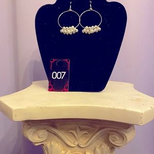 This beautiful pair of earrings really stand out!